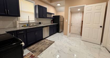 Lovely 3-bedroom house in downtown Kansas City with WiFi, AC and so much more