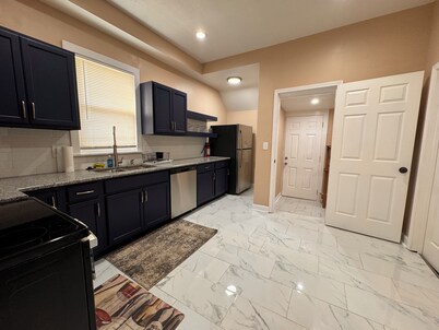 Lovely 3-bedroom house in downtown Kansas City with WiFi, AC and so much more