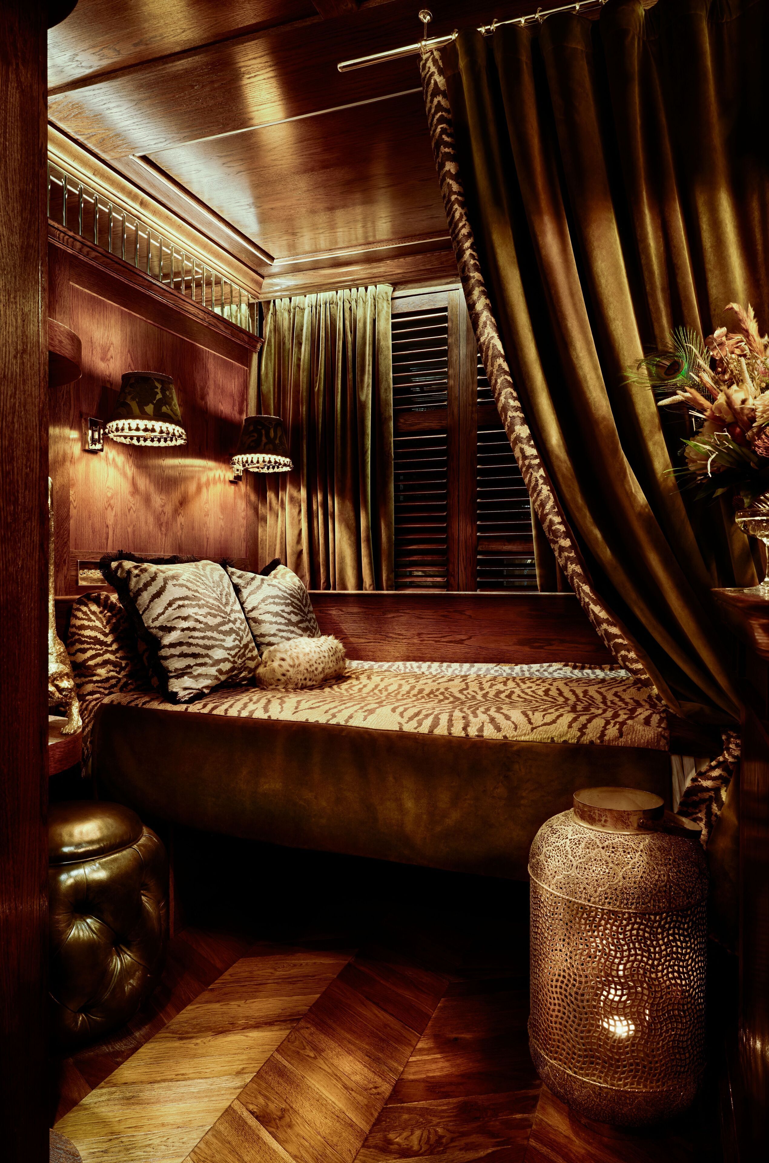 Cabin | Blackout drapes, soundproofing, iron/ironing board, free WiFi