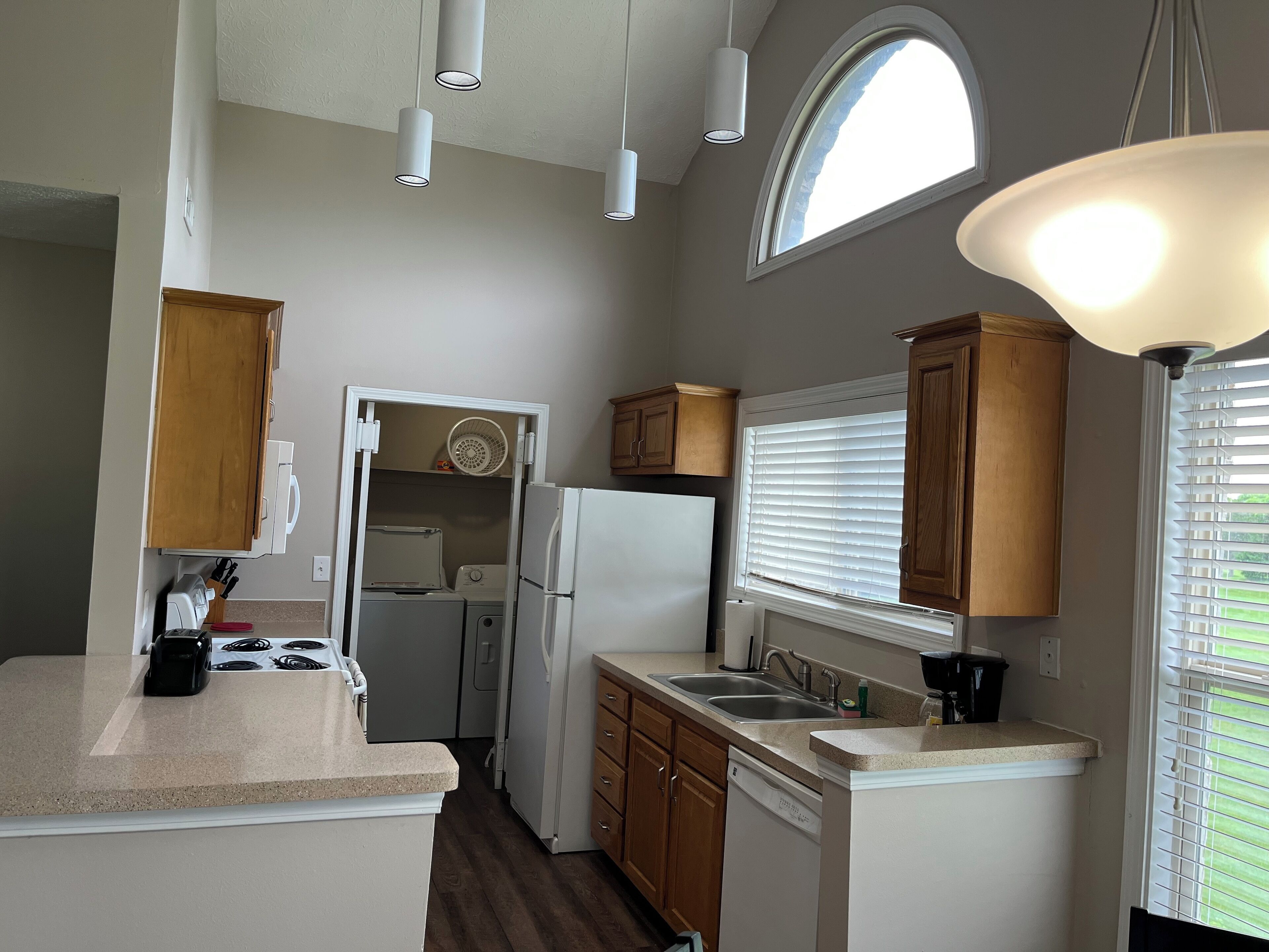 Dublin RETREAT! HUGE layout, wooded, FIRST FLOOR SUITE! 