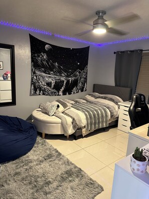 2 habitaciones, escritorio, tabla de planchar con plancha y wifi gratis