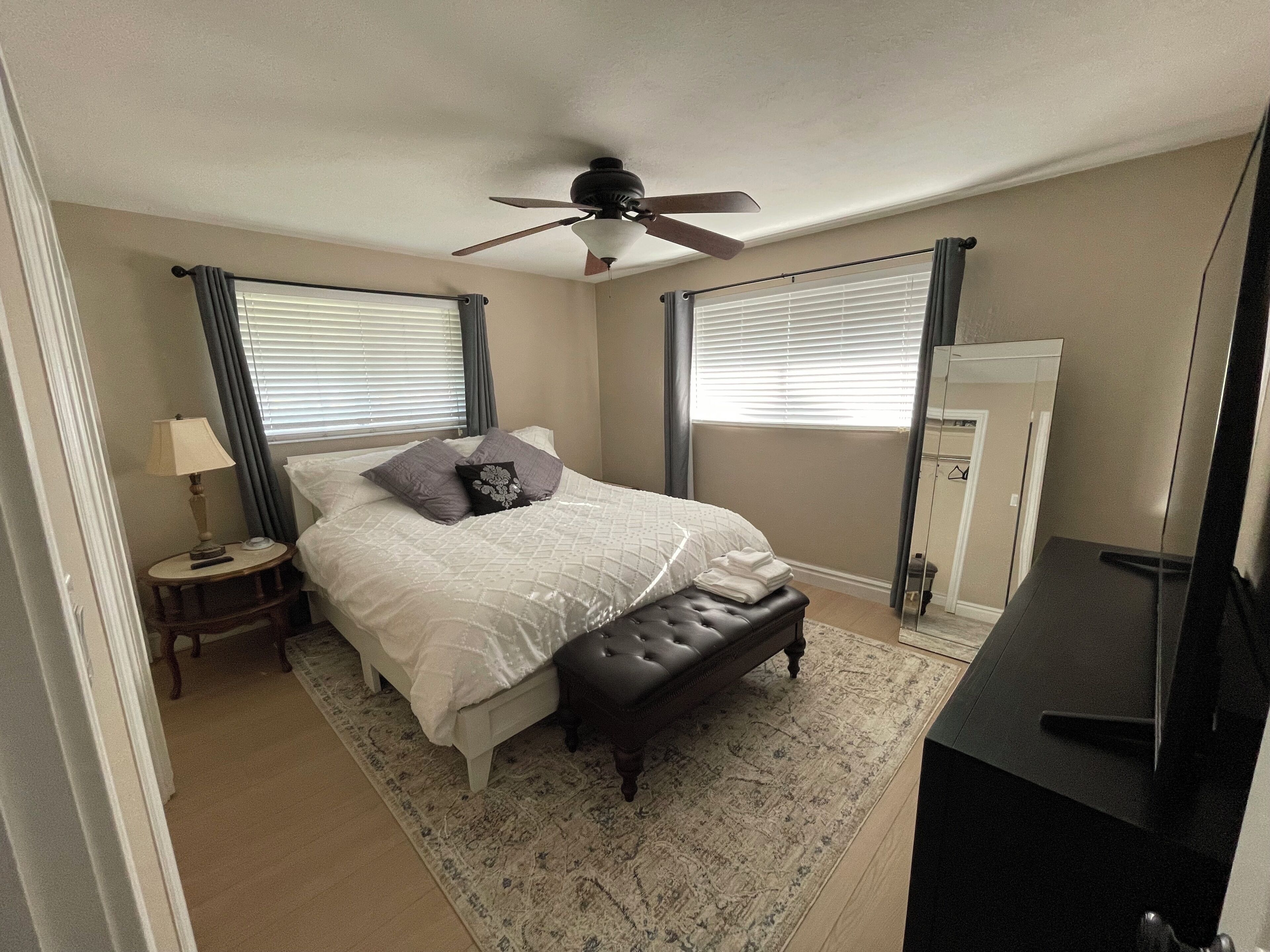 3 bedrooms, iron/ironing board, WiFi, bed sheets