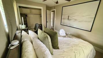 3 bedrooms, iron/ironing board, WiFi, bed sheets