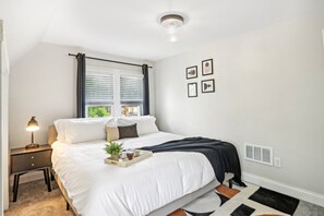 3 chambres, fer et planche à repasser, Wi-Fi, draps fournis