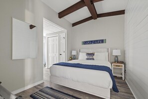 4 bedrooms, desk, iron/ironing board, travel crib