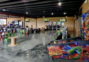 Game room - Pool, Pickleball, Hot Tub, Lakeview- Lakecation (Kimberling City)