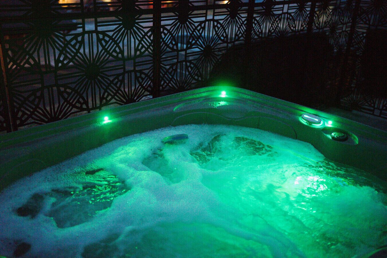 مغطس سبا خارجي