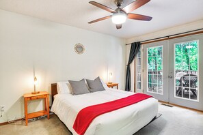 3 bedrooms, iron/ironing board, WiFi, bed sheets - Steps to River! Rhododendron Family Retreat (Rhododendron)