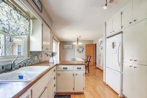 Fridge, microwave, oven, dishwasher - Walk to Park: Waterloo Home w/ Furnished Deck (Waterloo)