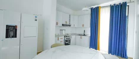 Chambre Signature, 1 grand lit | Cuisine privée | Micro-ondes, four, plaque de cuisson, blender