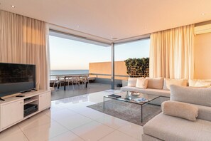 TV, fireplace - Aquatic Penthouse - Two Bedroom Apartment, Sleeps 4 (Cape Town)