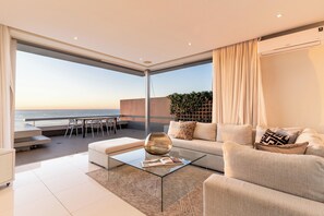 TV, fireplace - Aquatic Penthouse - Coastal Luxury & Rooftop Views (Cape Town)