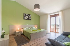 6 chambres, fer et planche à repasser, Wi-Fi, literie fournie