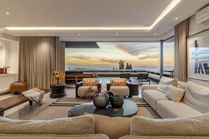 TV, fireplace - Spacious Villa with Stunning Views: Your Paradise (Cape Town)