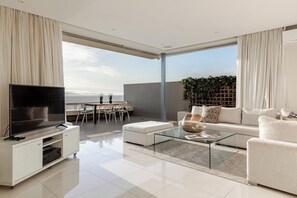 TV, fireplace - Spacious Villa with Stunning Views: Your Paradise (Cape Town)