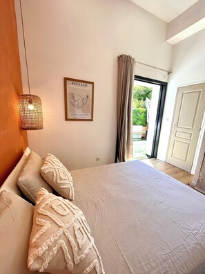 3 slaapkamers, een strijkplank/strijkijzer, gratis wifi, beddengoed