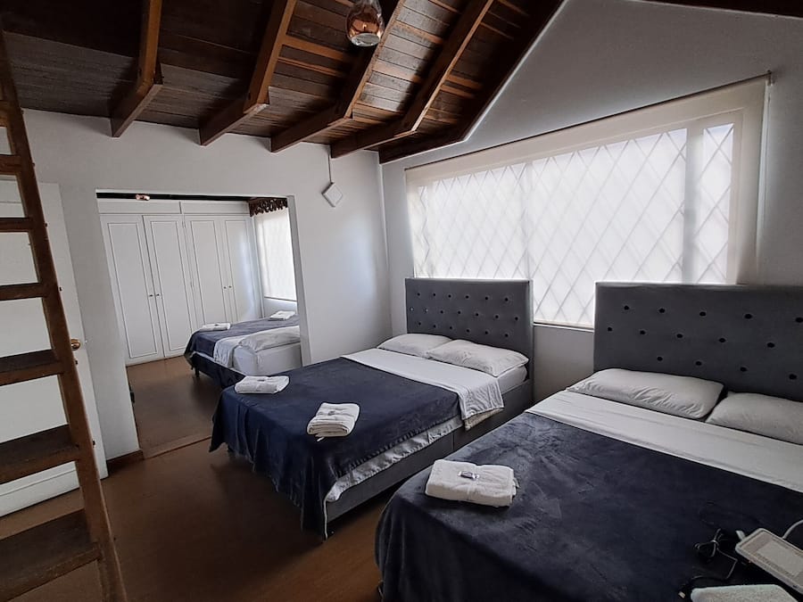 Comfort dubbelrum - utsikt mot staden | Skrivbord, mörkläggningsgardiner, strykjärn/strykbräda och gratis wi-fi