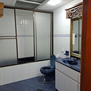 Family Room, City View | Bathroom | Towels, soap, toilet paper - Fortaleza Diosa Chia (Chia)