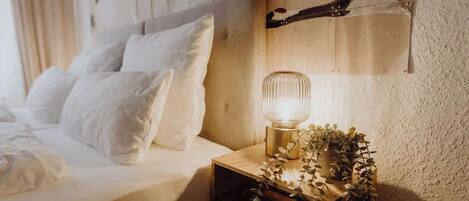 2 chambres, bureau, fer et planche à repasser, lit de bébé portatif