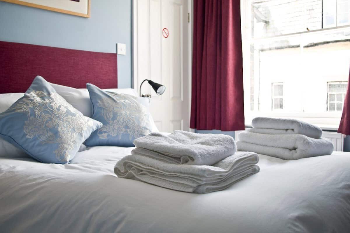 Room (3)