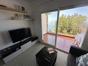 TV - Belleza III 1º - Two Bedroom Apartment, Sleeps 4 (Roses)