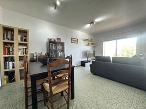 Interior - Belleza III 1º - Two Bedroom Apartment, Sleeps 4 (Roses)