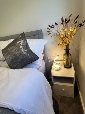 1 bedroom, desk, free WiFi, bed sheets