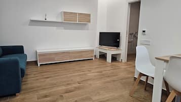 40-cm Smart TV with digital channels