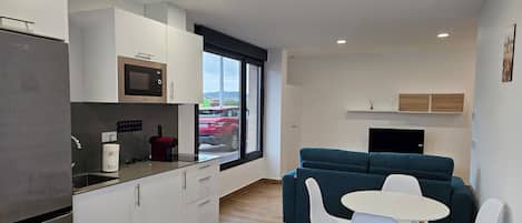 Apartment, Pets Allowed | Private kitchen | Full-size fridge, microwave, stovetop, highchair
