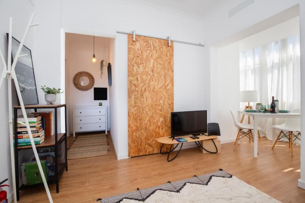 Cozy And Modern Apartment Just A 5-minute Walk From Stunning Estoril Beach - Estoril