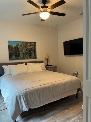 3 bedrooms, WiFi, bed sheets - Santa Fe River Front, Luxury Brand New Home near Ichetucknee Springs (Fort White)