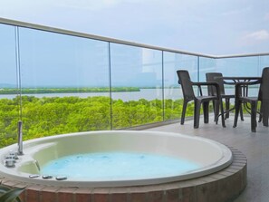 Outdoor dining - Exclusive Apartment With Jacuzzi - Cielo Mar (La Boquilla)
