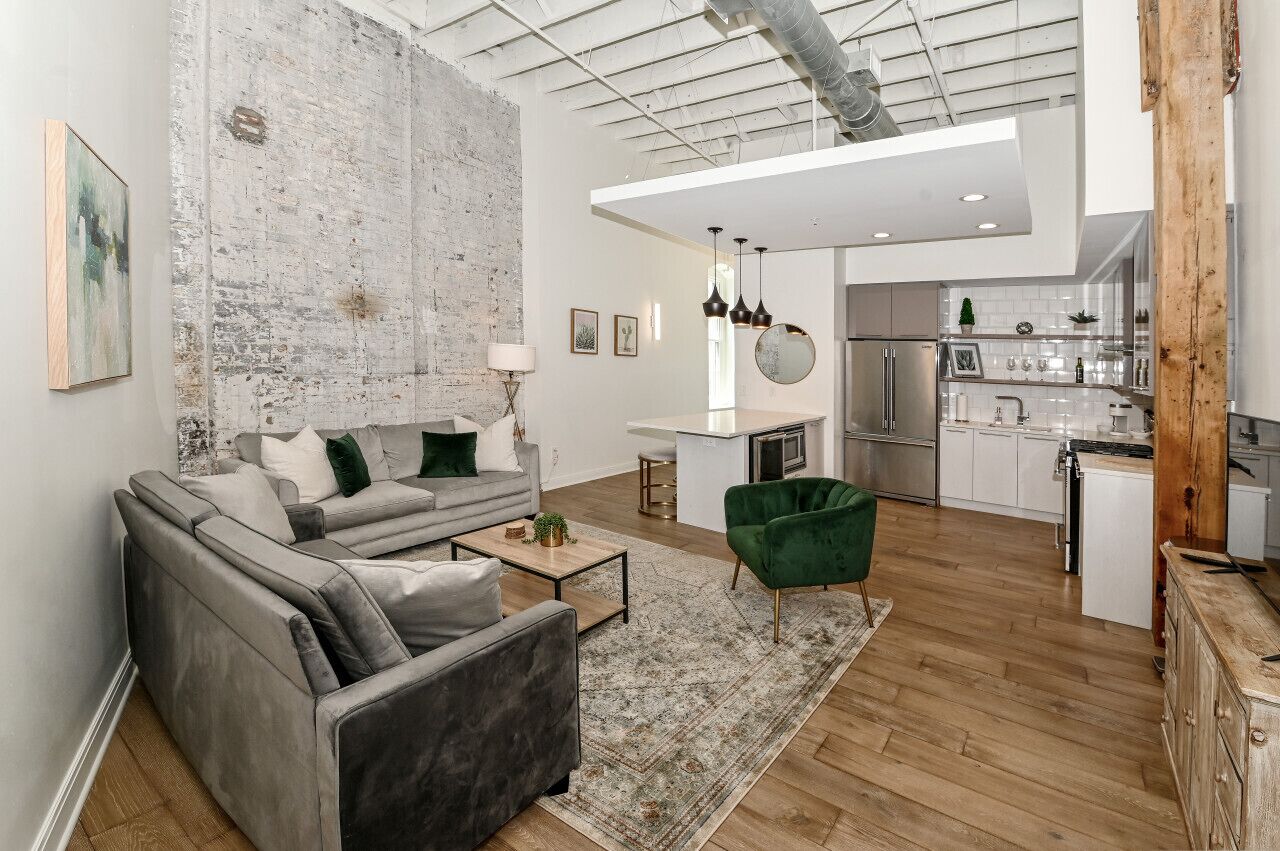 Gorgeous, Luxe Condo in Amazing Downtown Location!