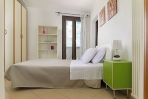 Departamento, vista parcial al mar | 2 habitaciones, tabla de planchar con plancha y wifi gratis 