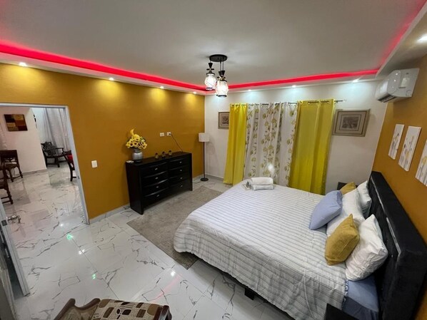 2 chambres, fer et planche à repasser, Wi-Fi, draps fournis