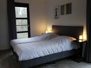 3 bedrooms, individually furnished, bed sheets - Holiday Home Suitable for Disabled People (Beekbergen)