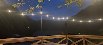 Living on the Edge! Charming 3-bedroom house with HOT TUB and King bed!