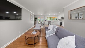 A modern apartment with a living room, dining area, and kitchen. - Lakeview Retreat | Family-Friendly · Near Downtown (Macon)