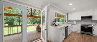 Lakeview Retreat | Family-Friendly · Near Downtown