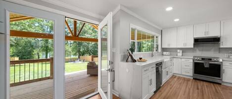 Refrigerador, microondas, parrilla de estufa y lavavajillas