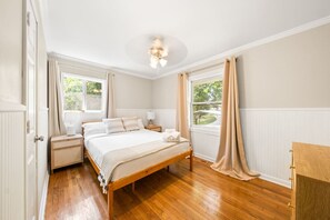 3 bedrooms, iron/ironing board, free WiFi, bed sheets