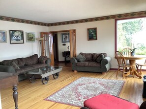 TV, fireplace - Vacation Home For Rent - Ainsworth BC (Ainsworth)