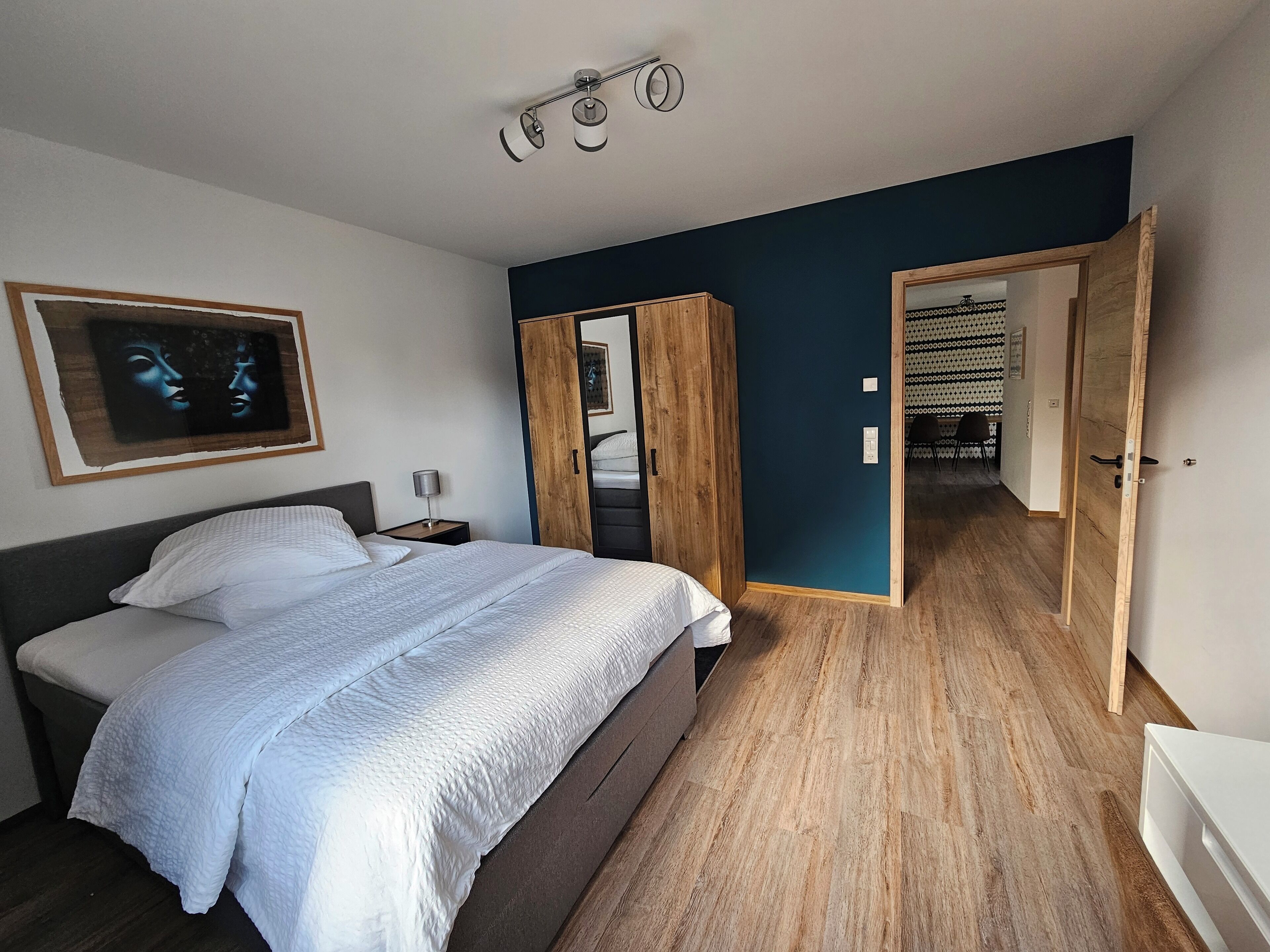 2 bedrooms, desk, iron/ironing board, bed sheets