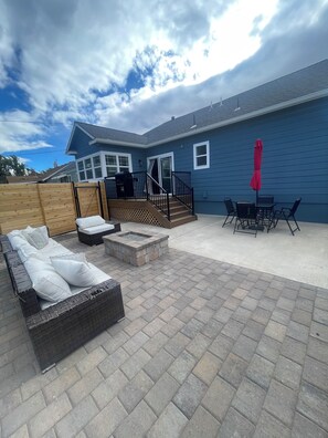 Outdoor dining - Newly remodeled 4-bedroom family friendly house in Yakima (Yakima)