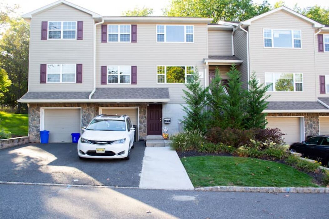 Pet friendly,cozy 3bdroom,2 fullbath,golf course locale,free parking,Bridgewater
