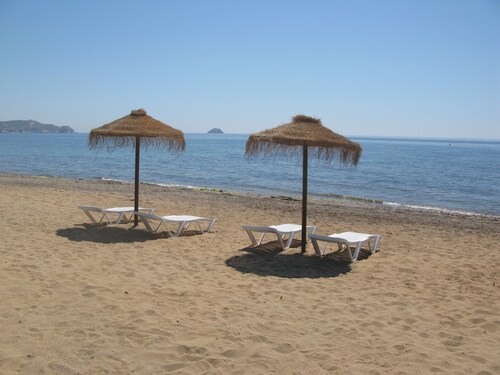 2 Room, Sleeps 4, Parking, 4 Pools, Sea 1st Line