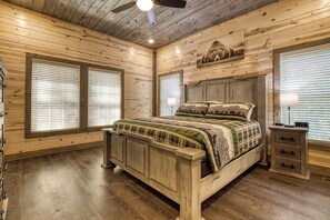 5 bedrooms, iron/ironing board, free WiFi, bed sheets - Seasonal Sale! Indoor Pool/HotTub/Arcades/PingPong (Pigeon Forge)