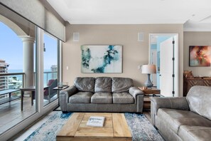 Condo, varias camas (Portofino Island Resort Penthouse 3-2) | Área de sala de estar | Televisión 