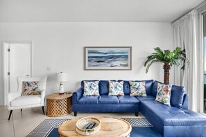 Leilighet, flere senger (Summerwind West 1203) | Oppholdsområde | TV