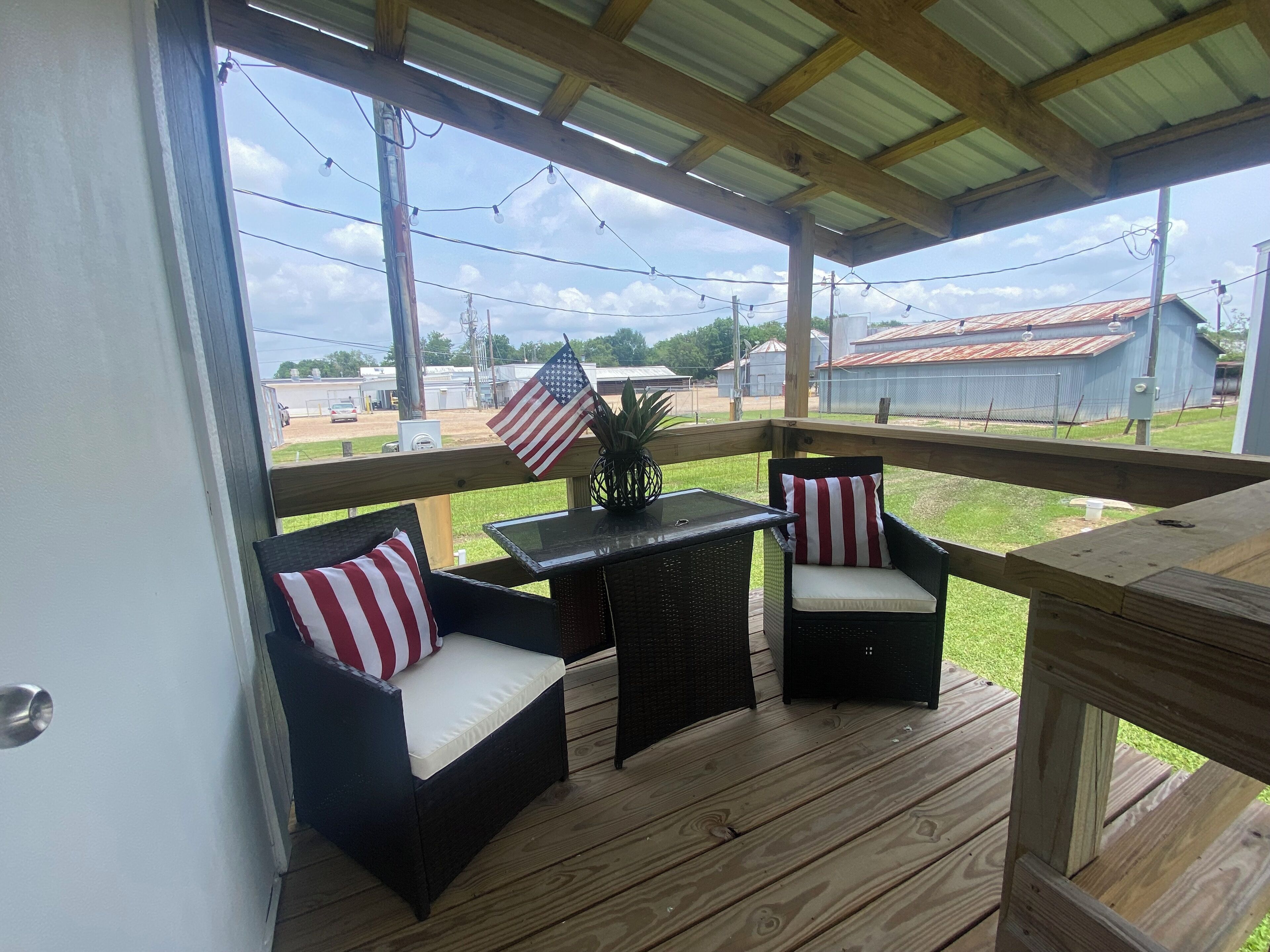 Le Petite Maison: A rustically charming rental space with exemplary hospitality.